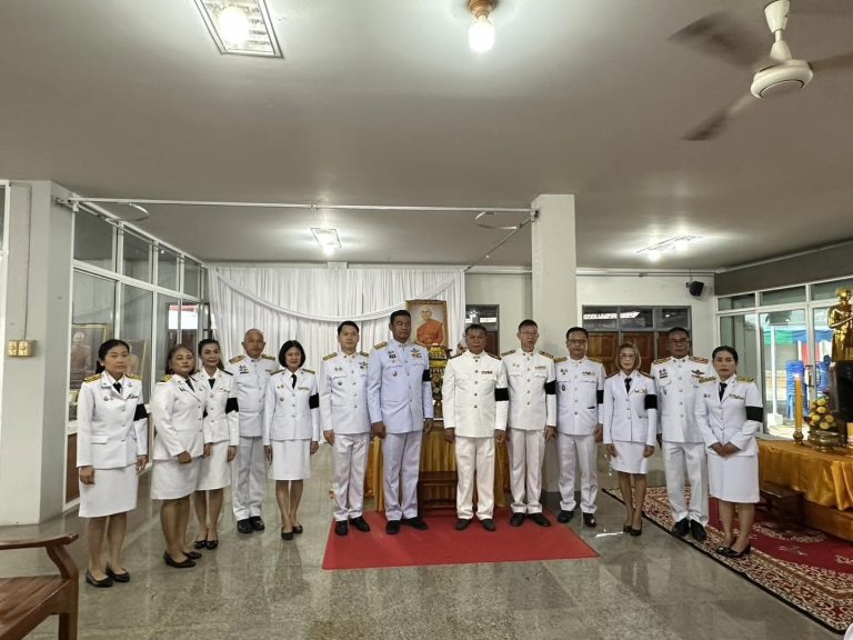 พิธีเจริญพระพุทธมนต์ และทำบุญตักบาตรถวายพระราชกุศล