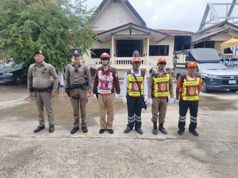 นำขบวนแห่เทียนพรรษาและอำนวยความสะดวกด้านการจราจรทางร่วมทางแยก